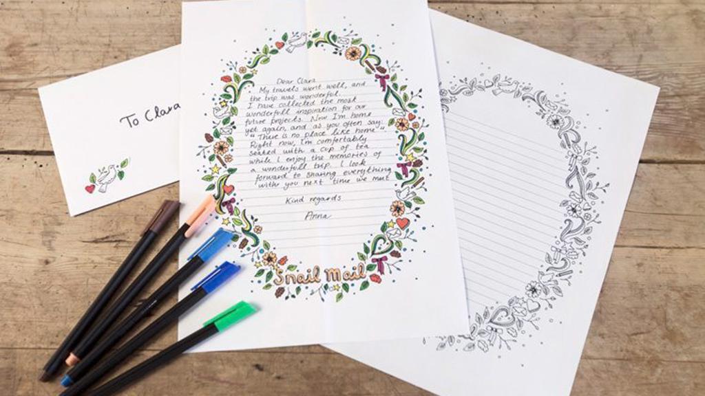 Sie Schlagt Vor Einem Geliebten Menschen Darauf Eine Personliche Grussbotschaft Zu Schicken Sostrene Grene