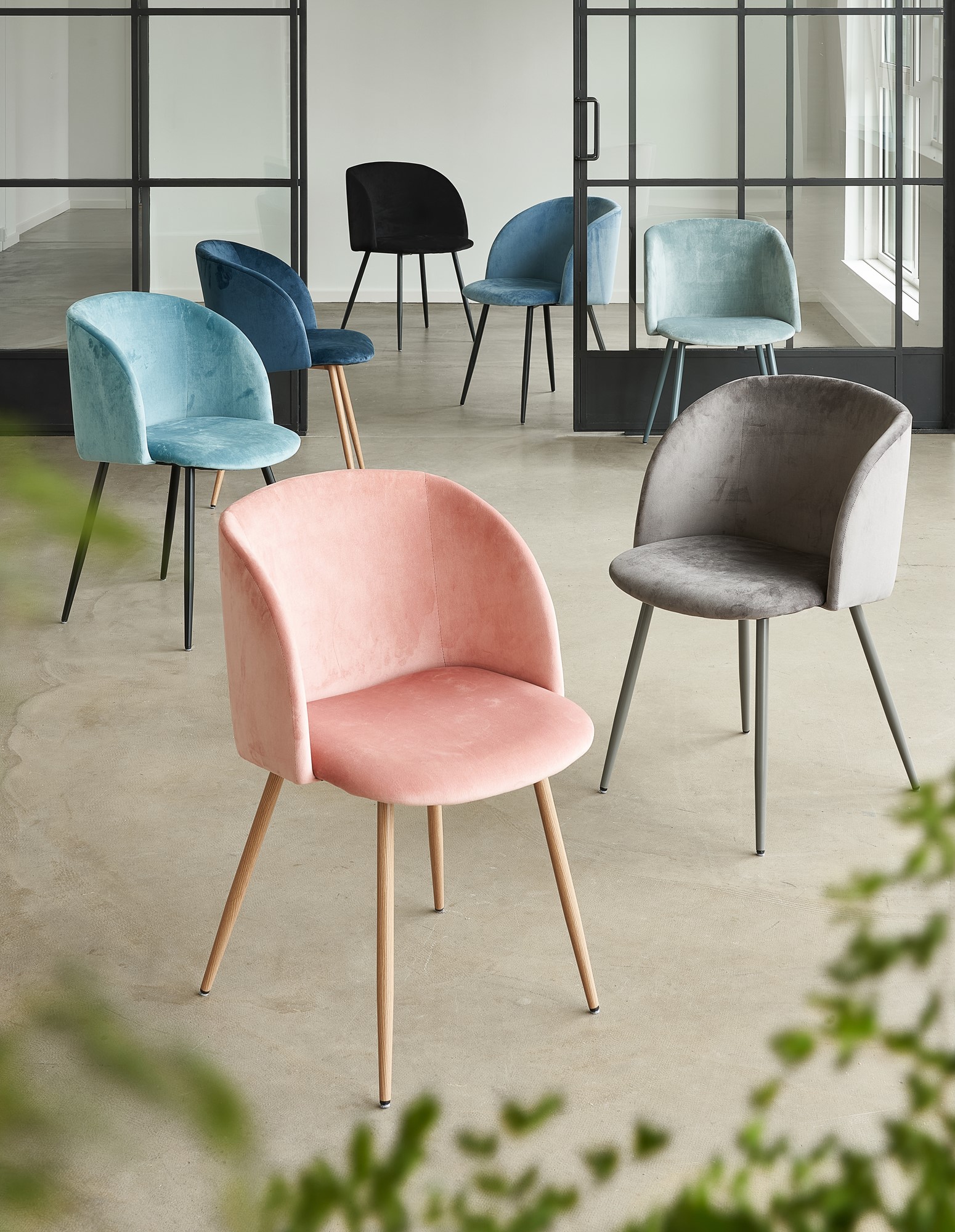 Langwerpig toetje verkwistend Fluwelen stoel | Polyester/populier/ijzer. 54 x 47 x 81 cm. | Søstrene Grene