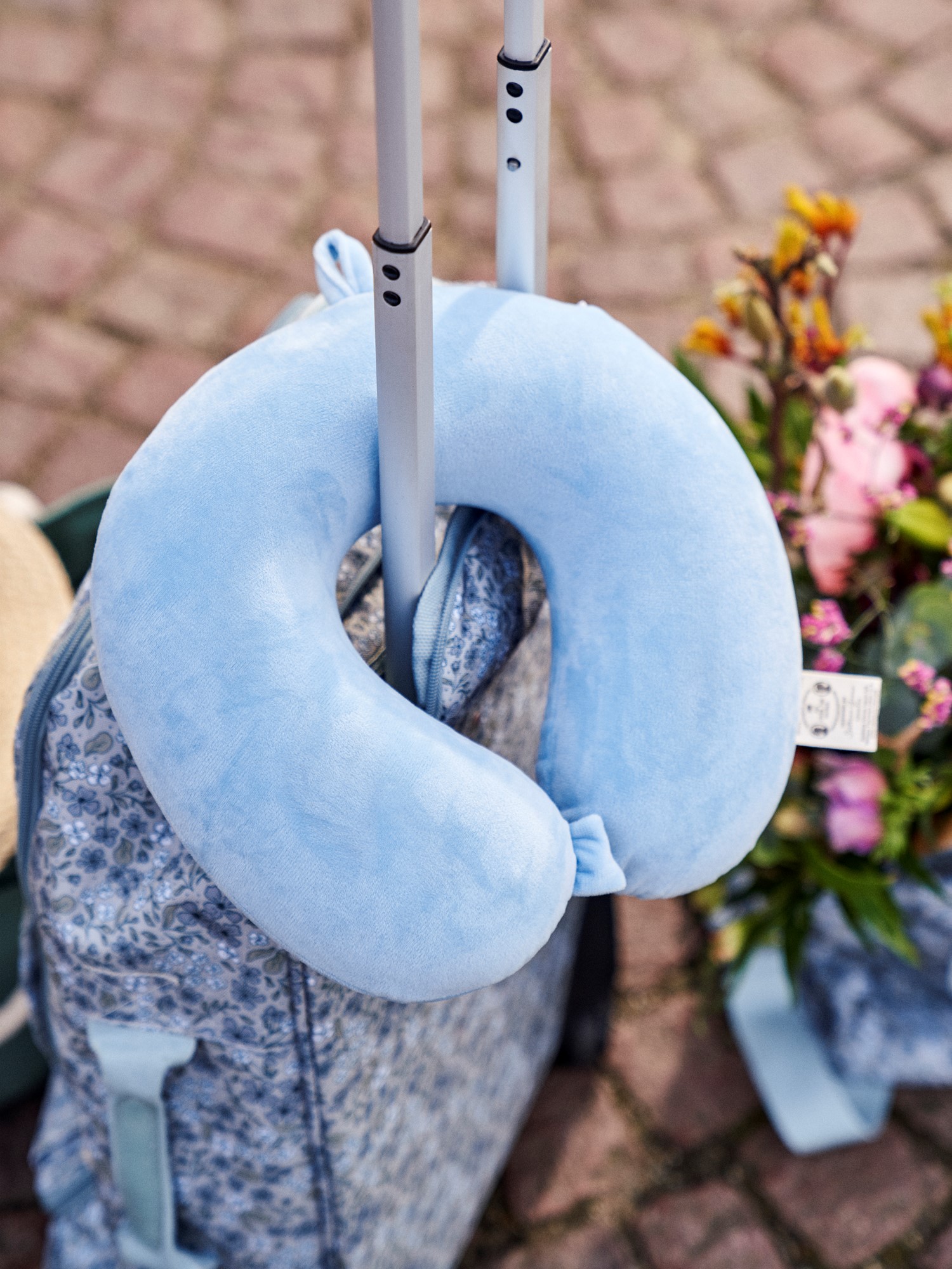 Neck pillow Polyester/polyurethane. Søstrene Grene