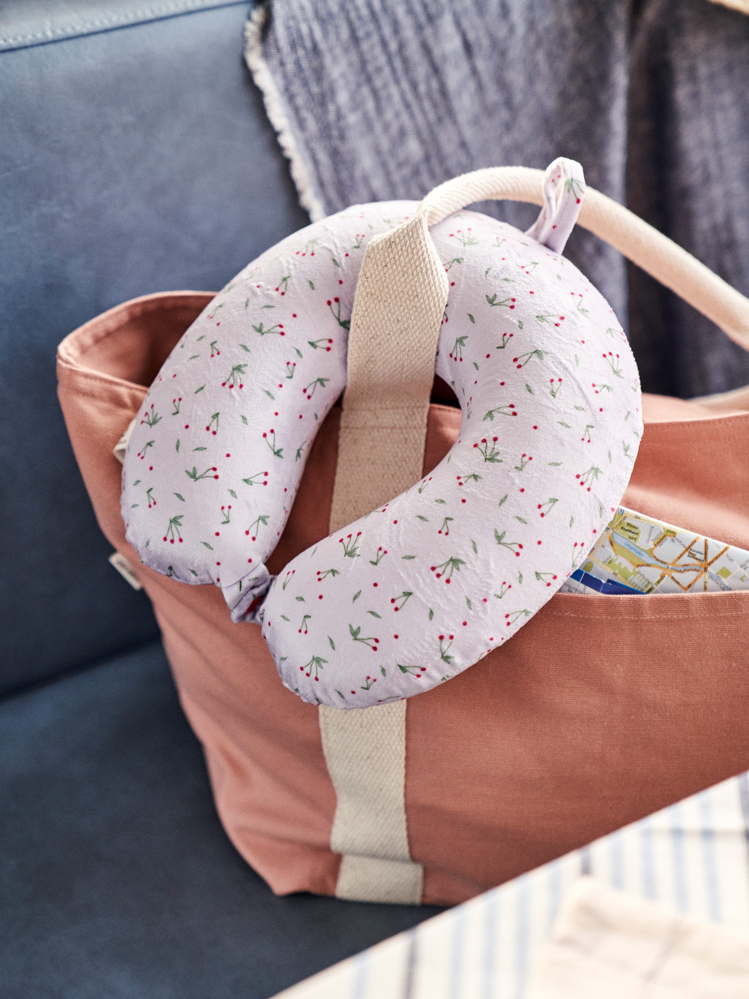 Children's neck pillow Polyester/polyurethane. Søstrene Grene