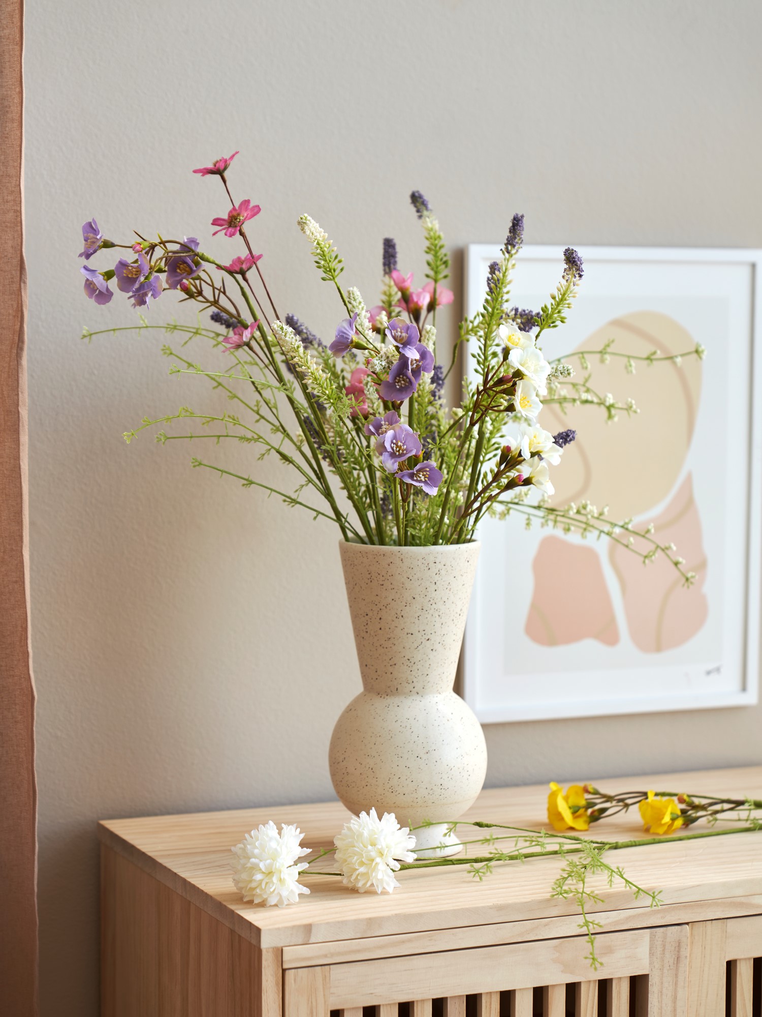 Artificial flower Plastic/polyester. 65 cm. Søstrene Grene