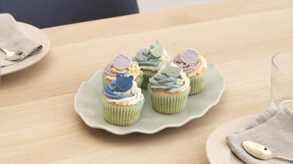 Decorez Vos Gateaux Avec De La Creme Au Beurre Bicolore Et Des Elements Decoratifs En Fondant Voir Le Projet De Bricolage Creatif Des Sœurs Sostrene Grene Decorez Vos Gateaux Avec De La Creme Au Beurre Bicolore Et Des Elements Decoratifs En Fondant Voir Le Projet De Bricolage Creatif Des Sœurs Sostrene Grene