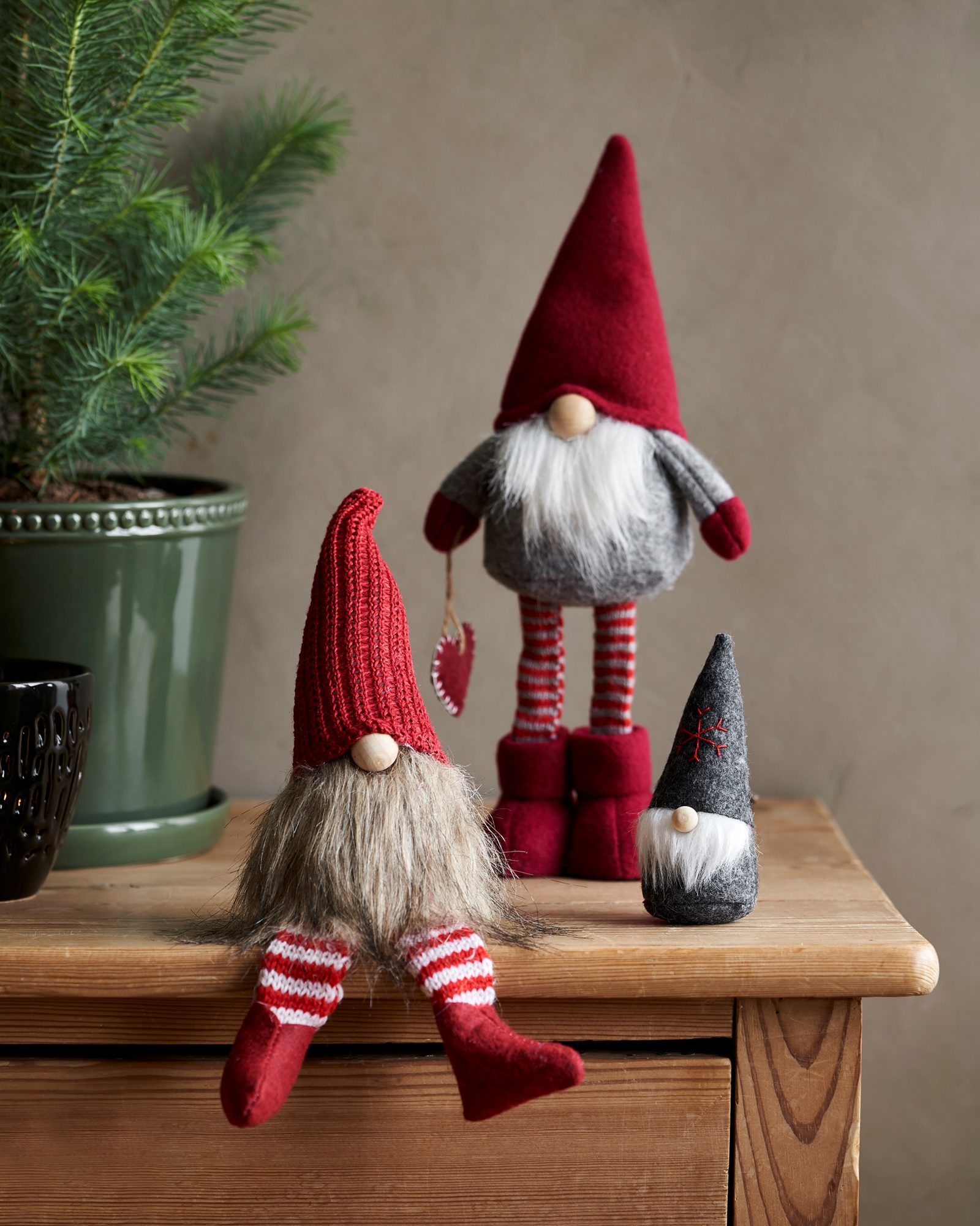 Santa Decoration | Polyester/Wool/Pinewood. 39 Cm. | Søstrene Grene