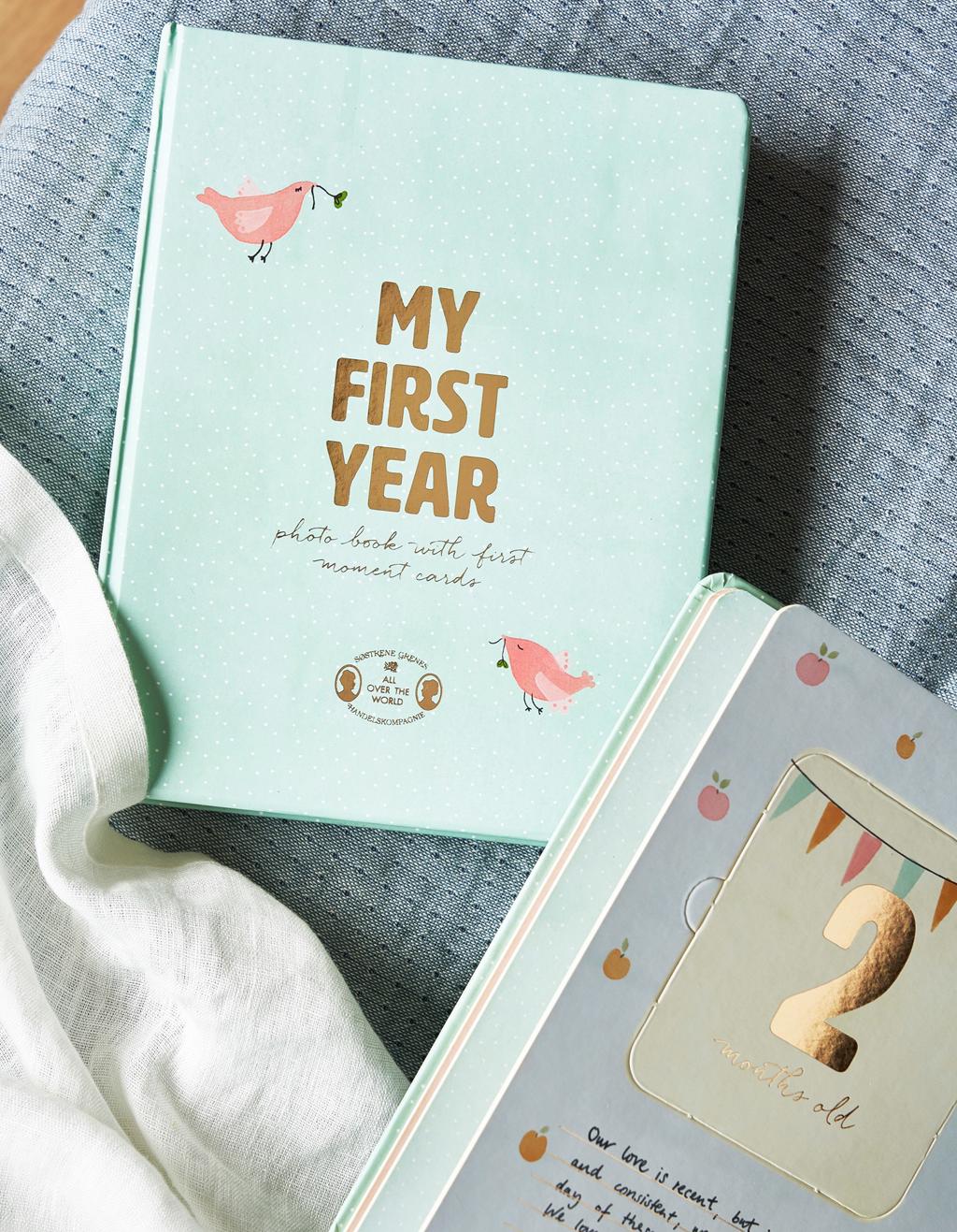 Livre La Premiere Annee De Bebe Papier Sostrene Grene Livre La Premiere Annee De Bebe Papier Sostrene Grene